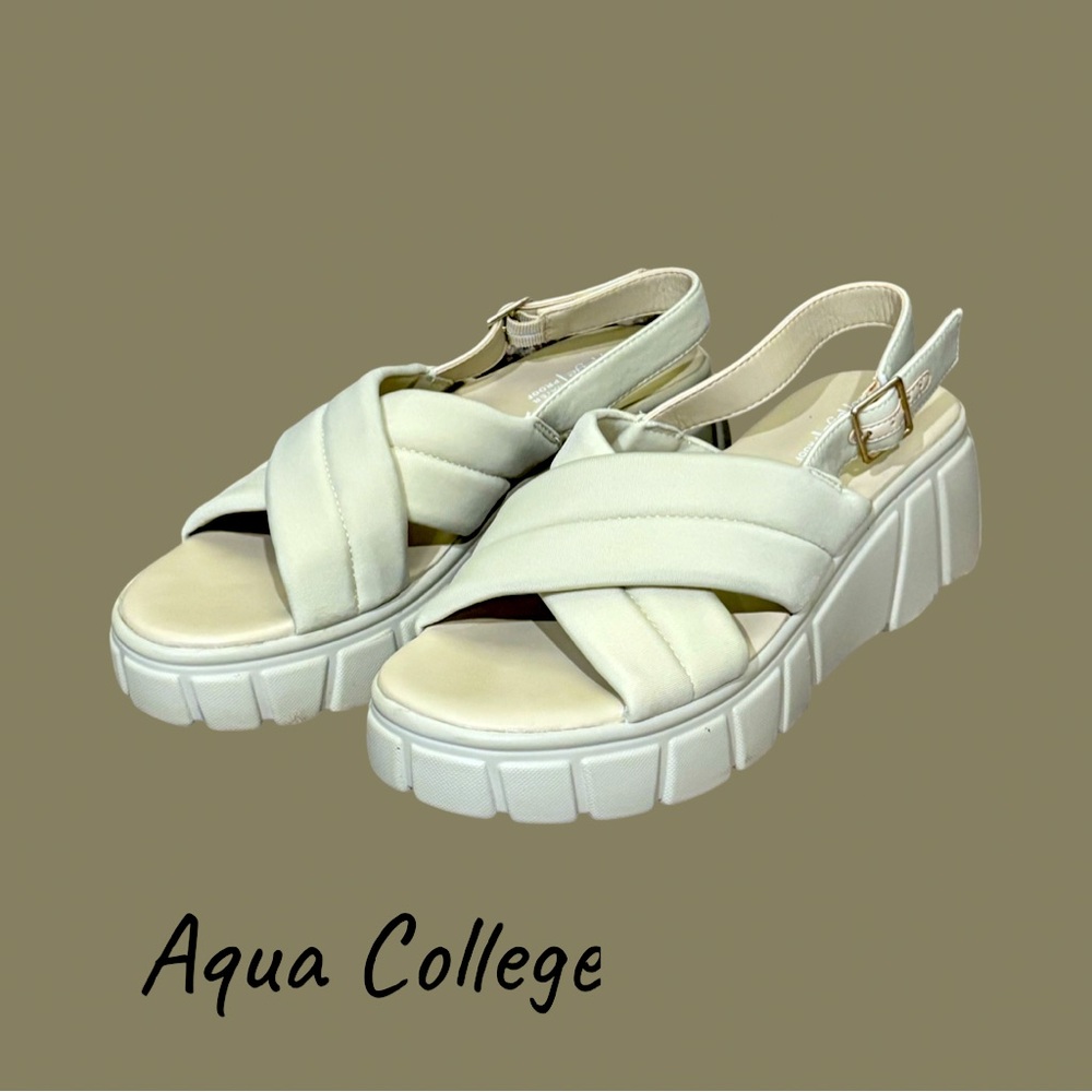 Aqua College Goddess Waterproof Sandals - EUC- size 8